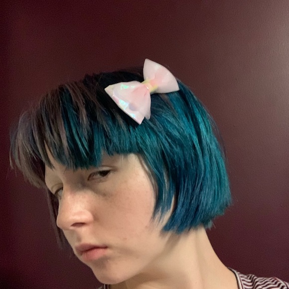 Reflective Pink Clip-On Bow - Picture 2 of 2